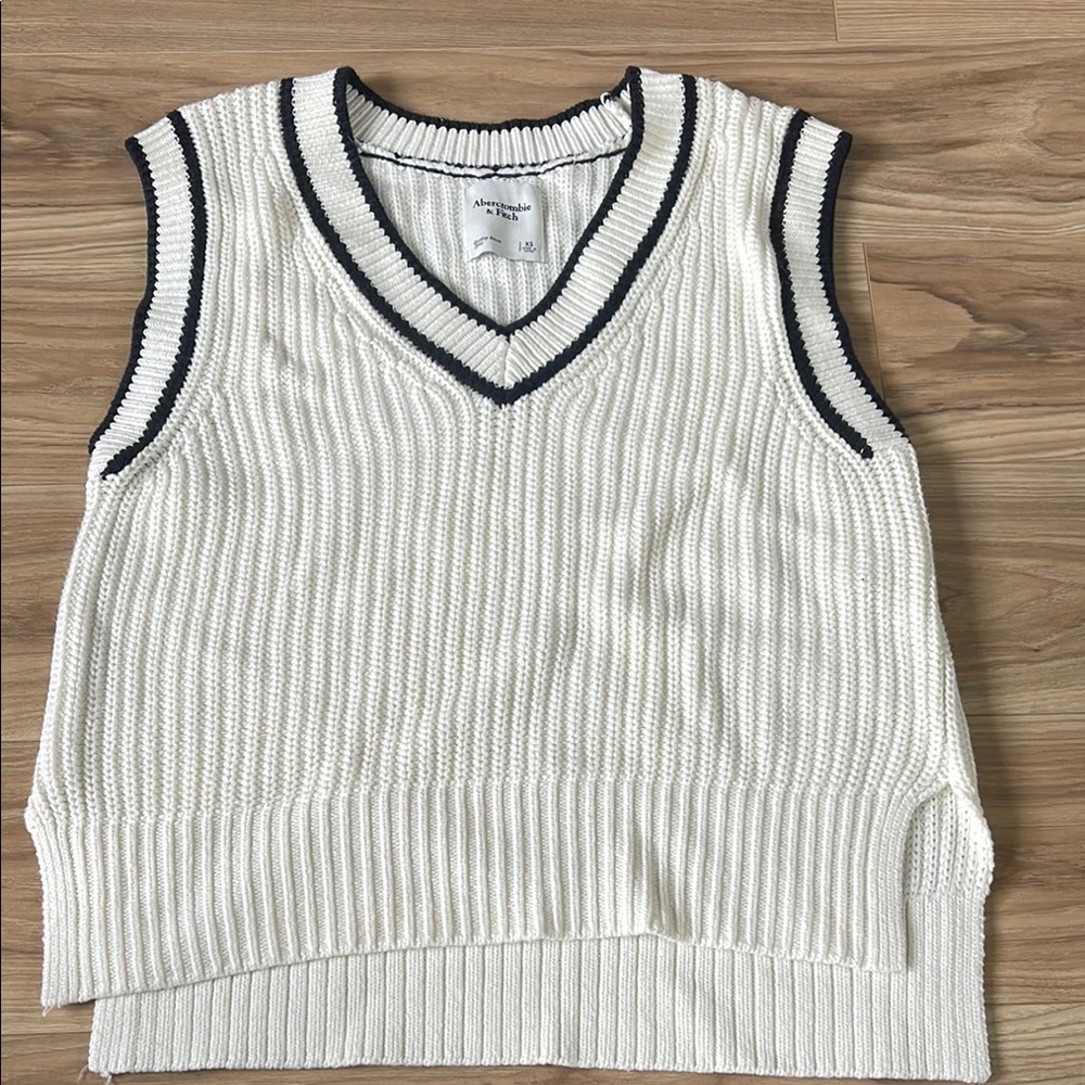 Abercrombie & Fitch Black Trim White Sleeveless Ribbed Jersey